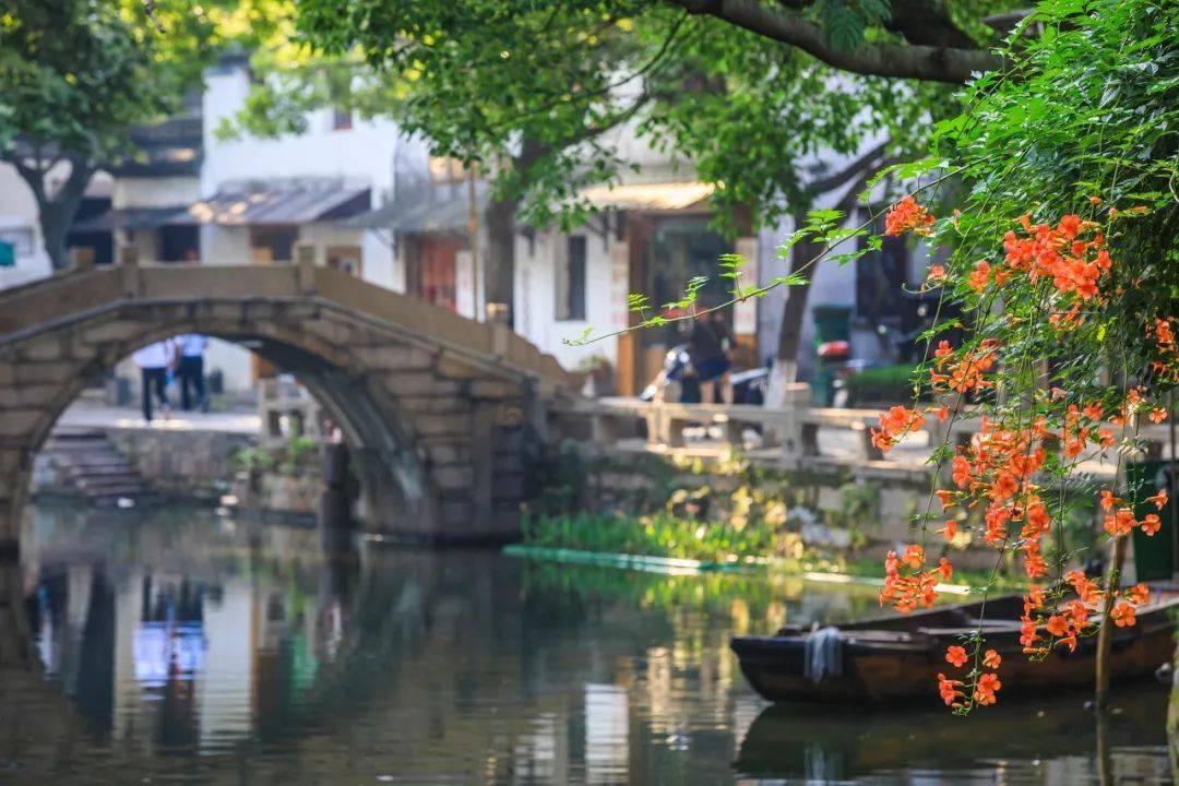 许嵩冯禧一起参加跨年晚会，“哥嫂cp”同台发糖，CP粉又开始活跃
